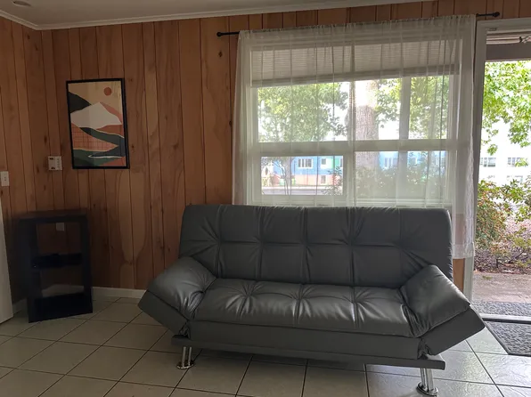 1205 E 29th Pl, Eugene, OR 97403