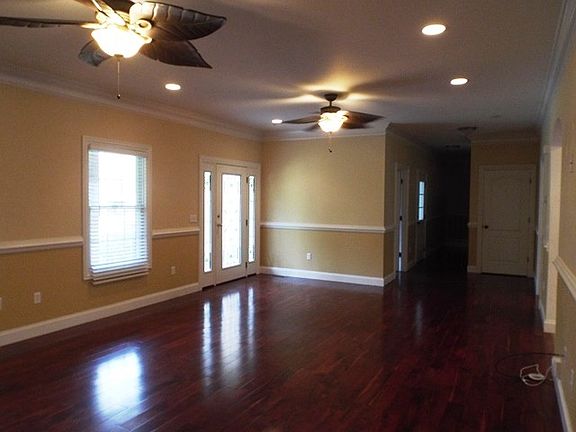 5th image of 109 Dakota Dr NE