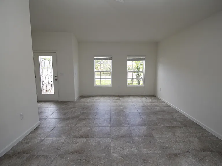 561 Dillard Dr SE — Photo 2