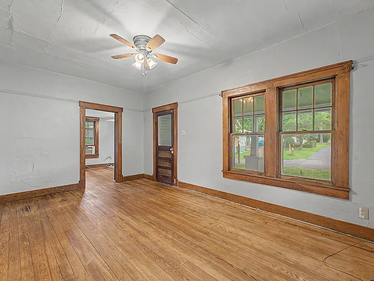 810 King Ave — Photo 10