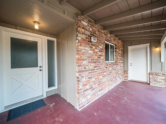 3rd image of 710 W Mulberry Dr