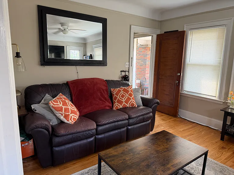 1004 Lakepointe St — Photo 2