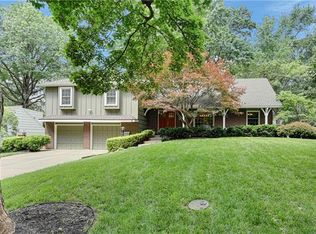 10340 Wenonga Ln, Leawood, KS 66206
