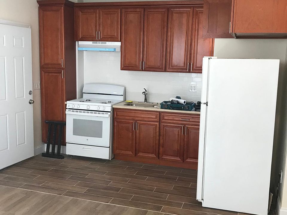 2nd image of 925 E 225th St Floor 2