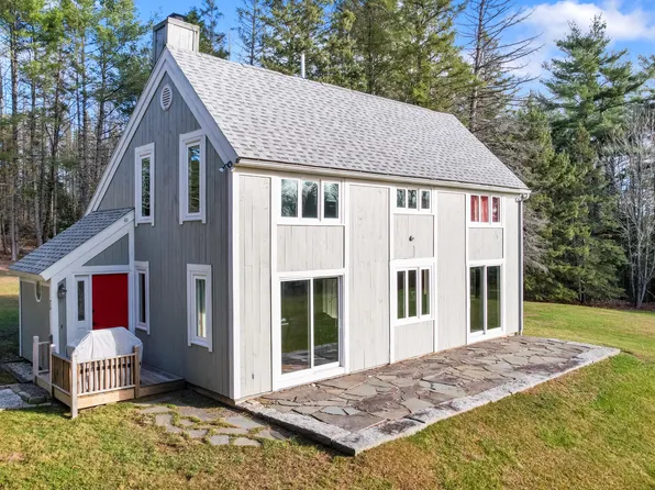 2061 Skyway Valley, Hermon, ME 04401