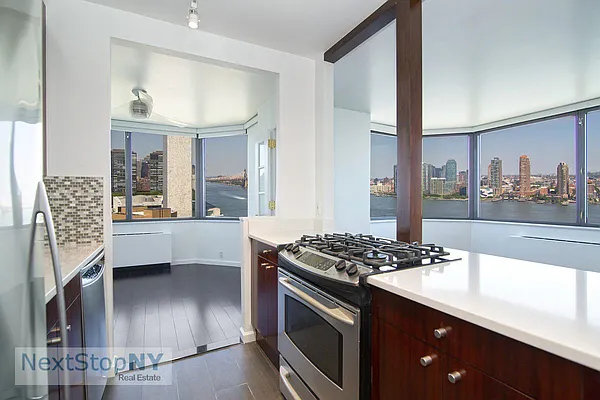Rented by NextStopNY | media 2