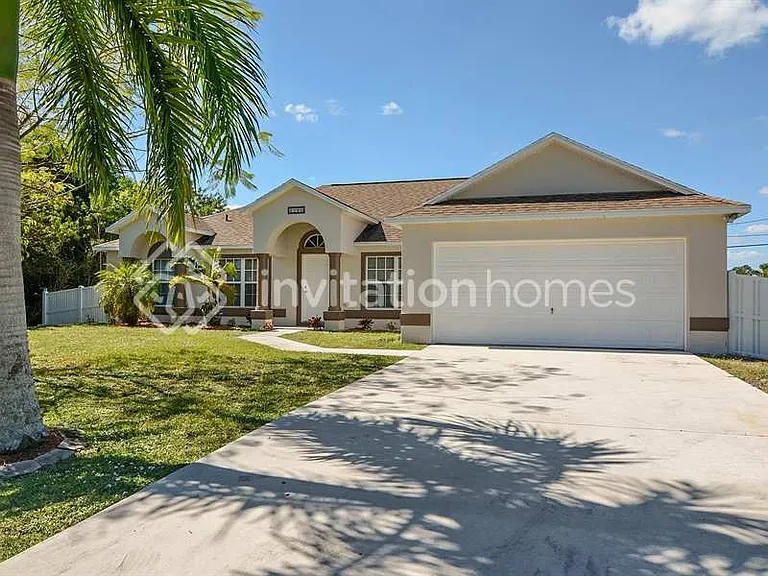 2090 SW Capeador St — Photo 1