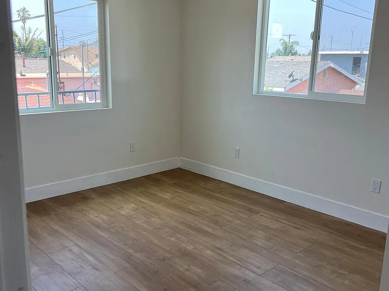 8731 S Figueroa St #8733-1/2 — Photo 24