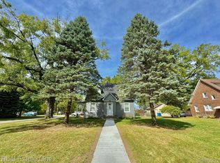 2357 Silver Cir, Waterford, MI 48328