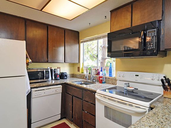 5th image of 532 Tyrella Ave APT 57