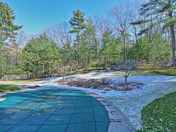 3rd image of 5 Steeplechase Dr