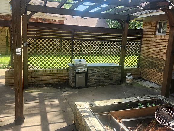 3rd image of 5961 Lynnbrier Ave