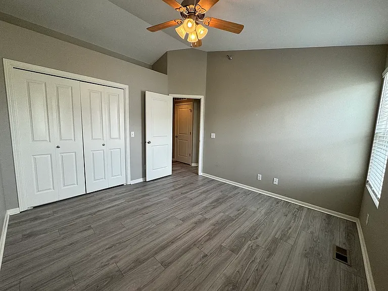 18159 Hayes Plz — Photo 12