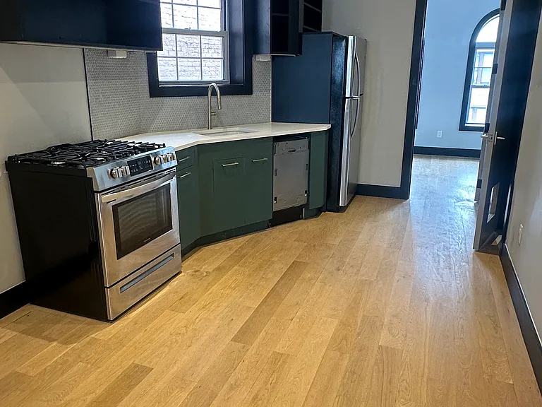 41 Van Wagenen Ave #4LL — Photo 1