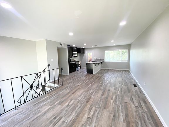 4th image of 3745 W Cambridge Ave