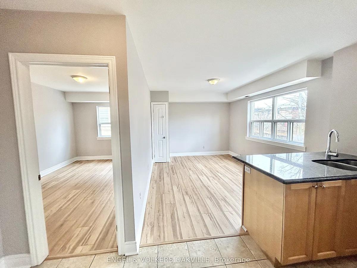 Building Photo - 11 33rd St #208