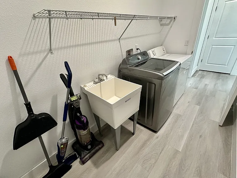 1370 Cogan Dr SE — Photo 18