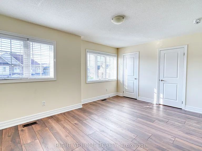 17 Mercury Ave — Photo 26