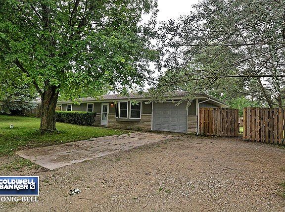 2nd image of 1818 Yew Ct