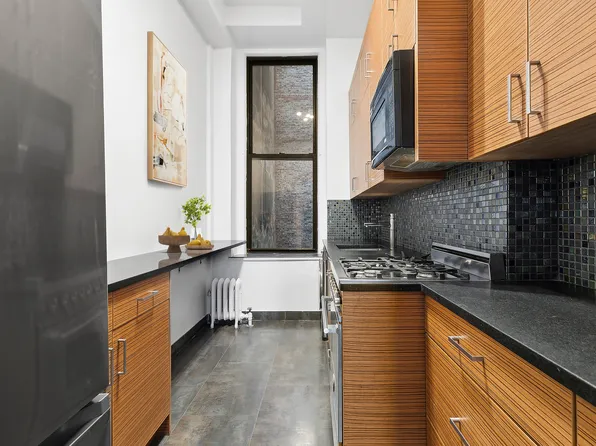 305 West 72nd Street 1B image 3 of 7