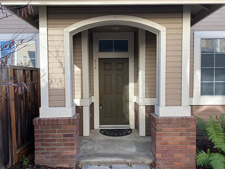 314 Ballymore Cir — Photo 1