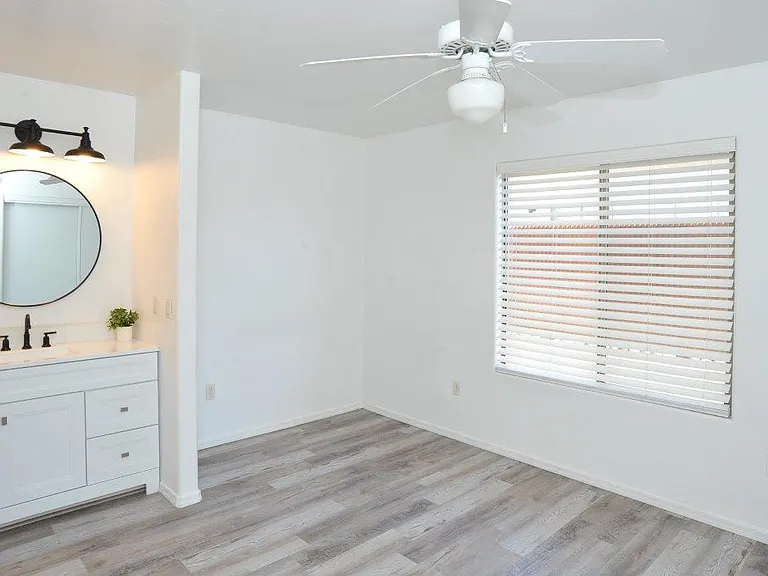 918 E Elm St #B — Photo 15