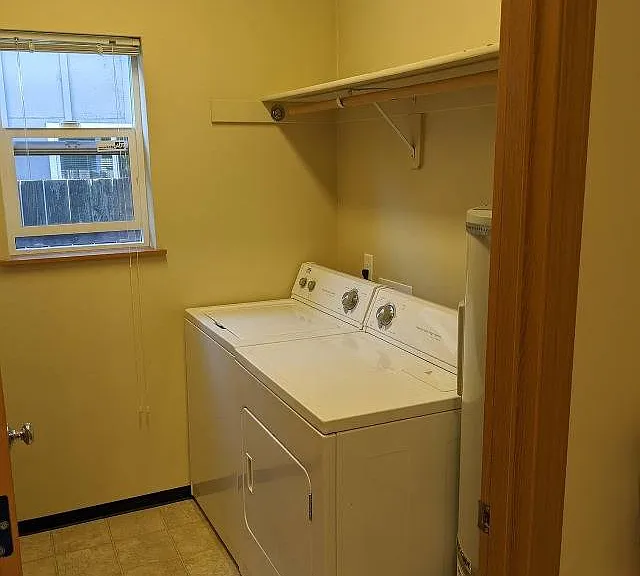 #4 - Laundry #4 - Laundry