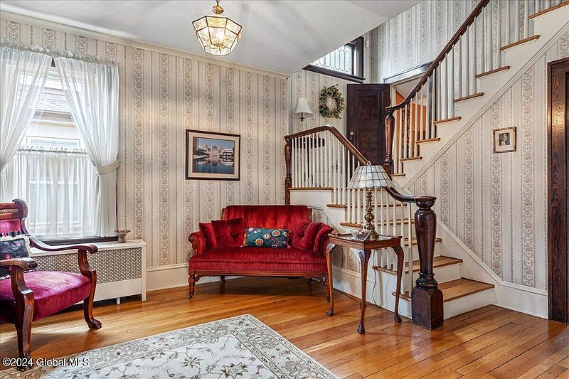 5th image of 1034 Ardsley Road