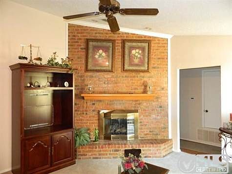 2nd image of 1820 College St