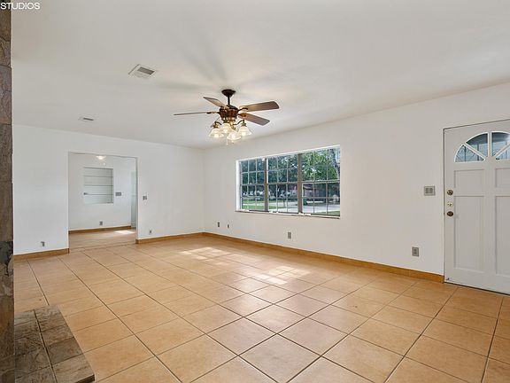 5th image of 2204 Diana Dr