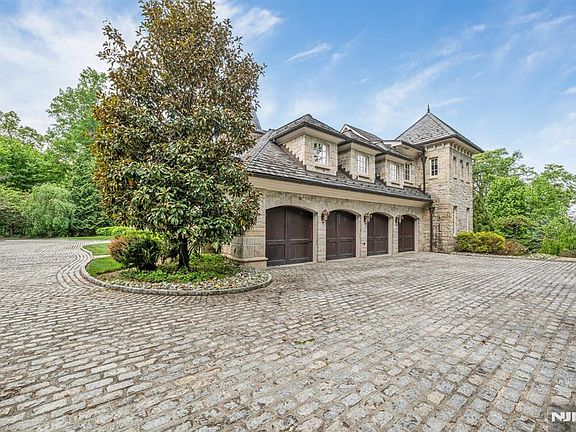 3rd image of 7 Buckingham Dr