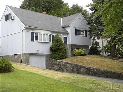 1st image of 10 Cortlandt Pl