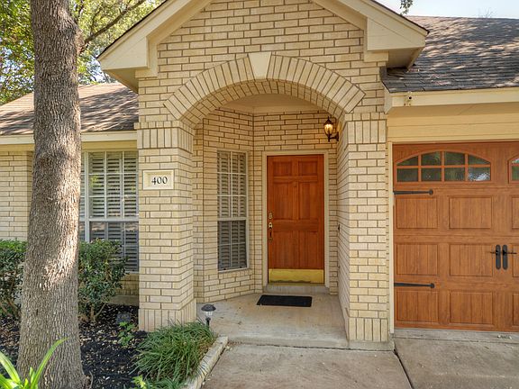 3rd image of 400 Mesa Verde St