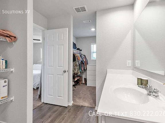 5th image of 610 Pleasanton Way