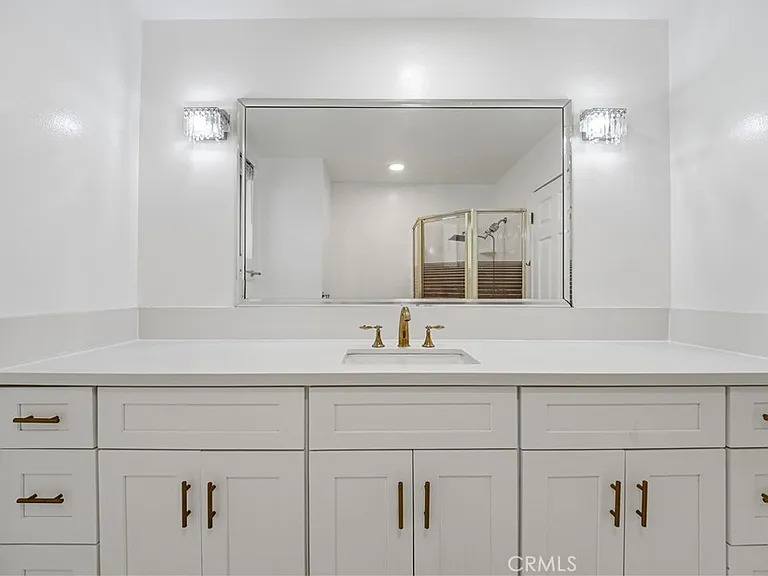 5301 Balboa Blvd #F7 — Photo 21