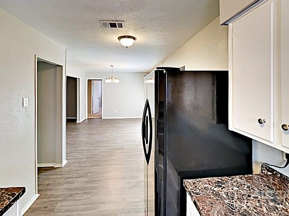 4th image of 2012 Juanita Dr