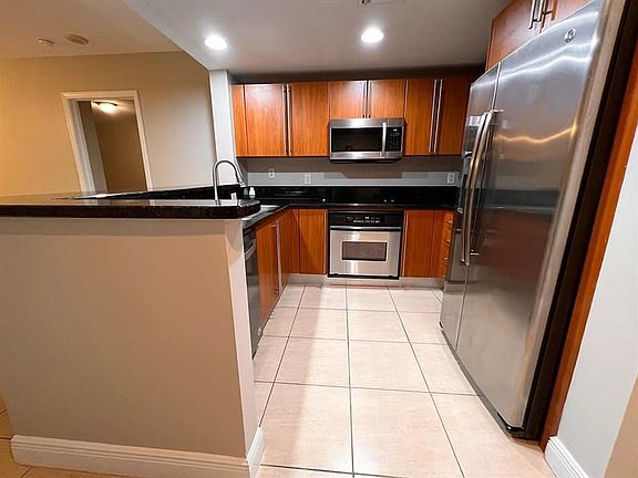 5th image of 610 Clematis St APT 604