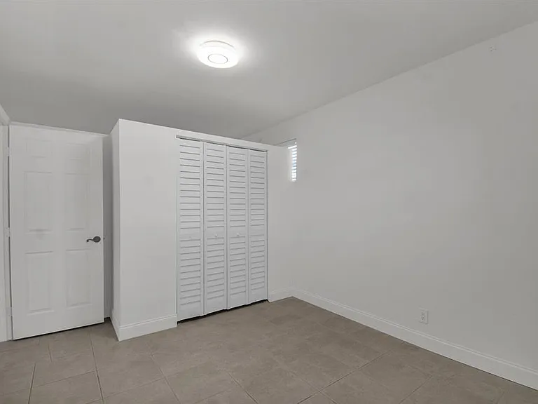 1116 S 17th Ave — Photo 11