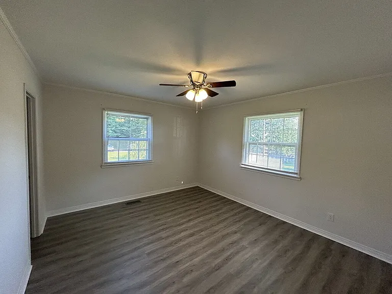 660 Fairground St — Photo 17