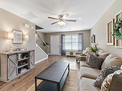 3rd image of 294 Alexander Blvd
