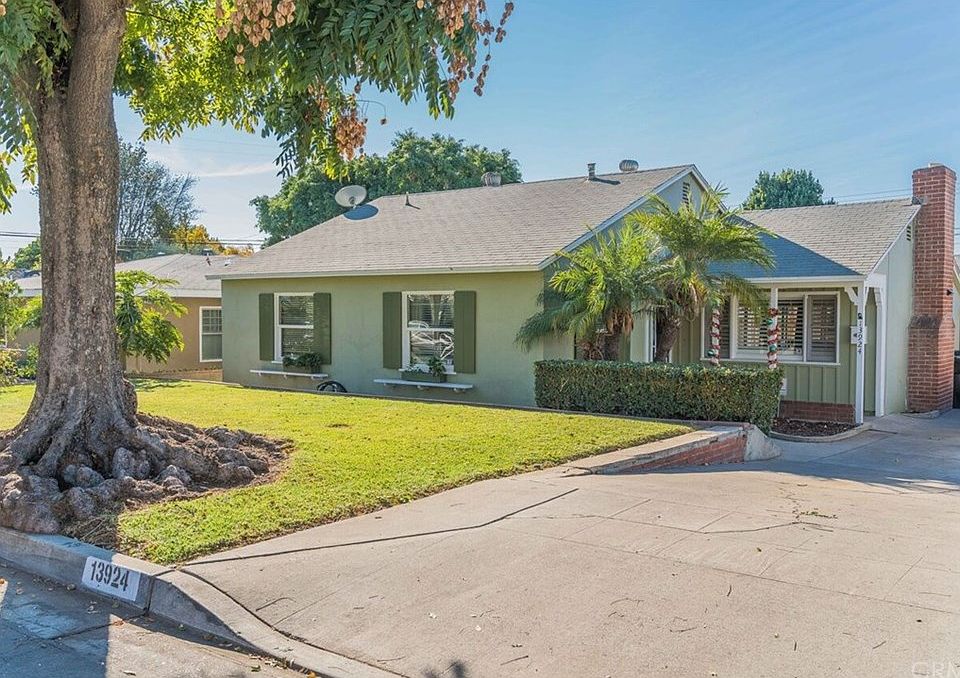 1st image of 13924 Emory Dr