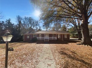 2297 Lakeview Ter, Burlington, NC 27215