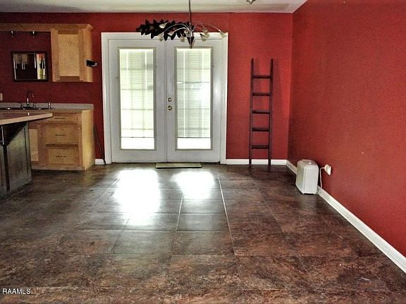 4th image of 310 Caroline St