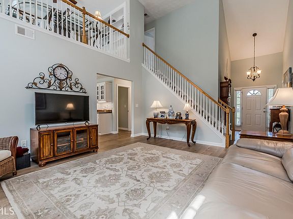 5th image of 765 Winding Grove Ln