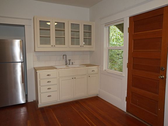 4th image of 3932-3938 N Albina Ave #3934