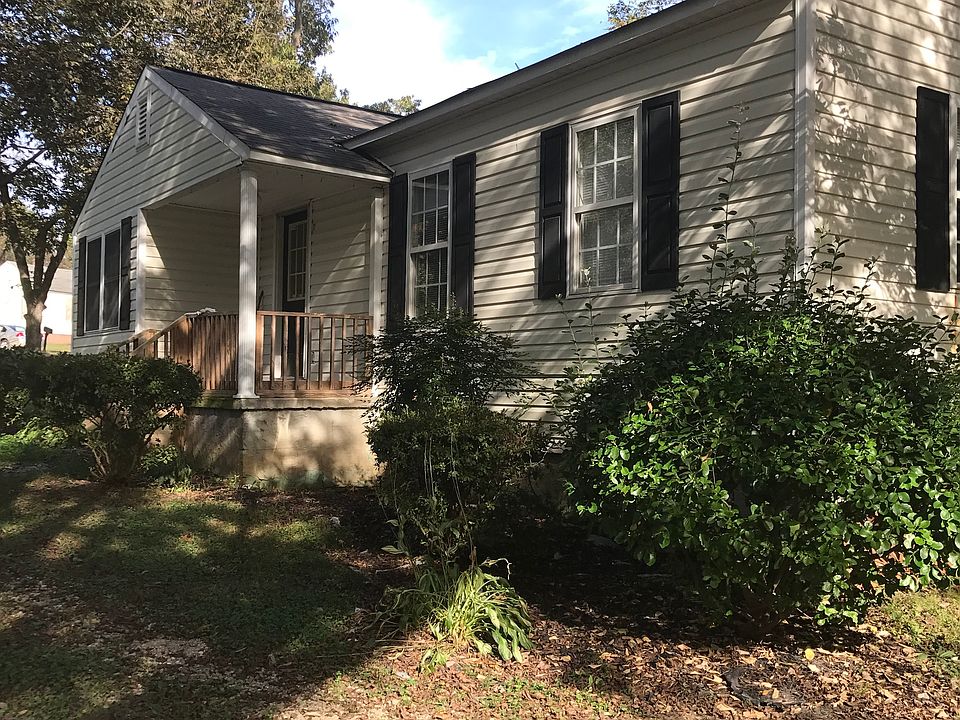 2nd image of 17 Circle Dr