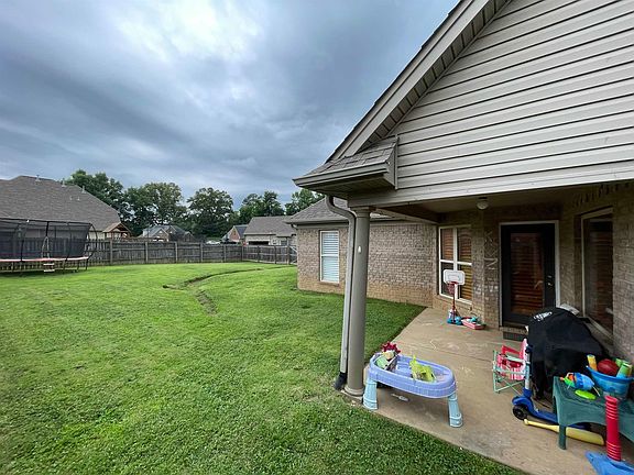 4th image of 205 Hackberry Cv