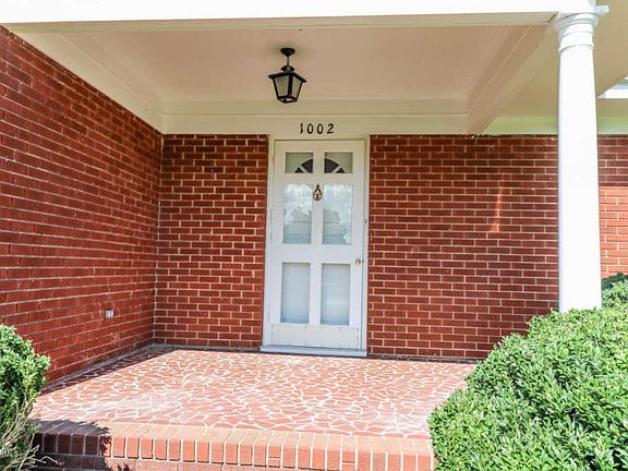 3rd image of 1002 Birchwood Dr
