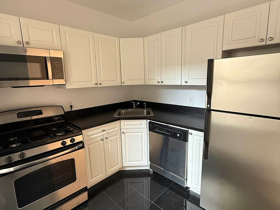 1st image of 22 W 77th St #68