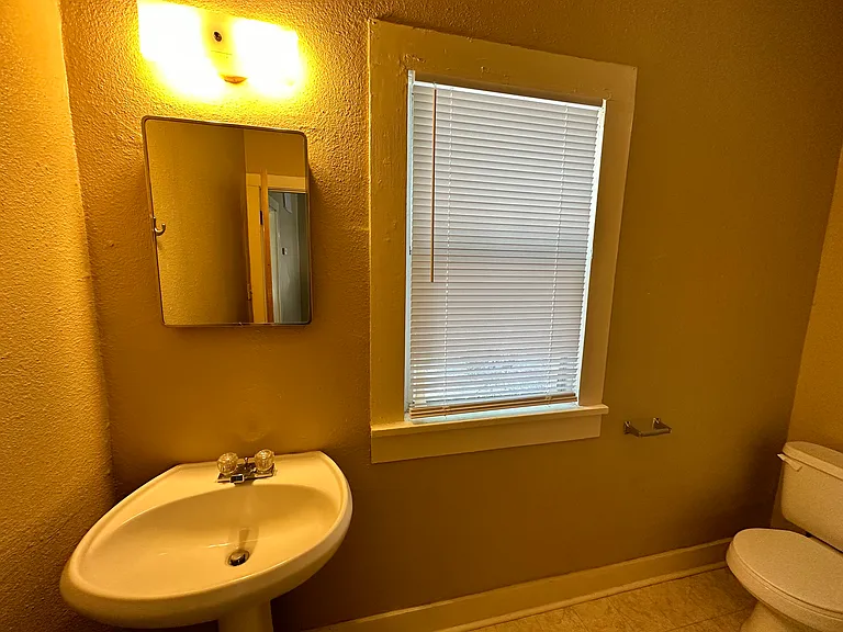715 Asp Ave #7 — Photo 9